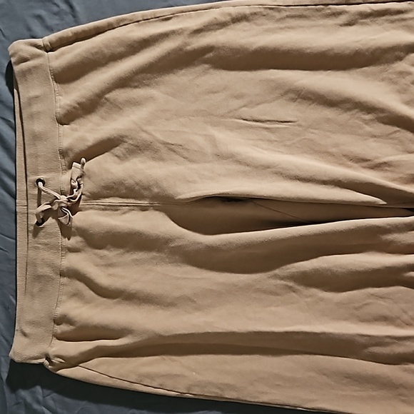 Requirements capri pants wide legs size medium and tan in color - Picture 3 of 5